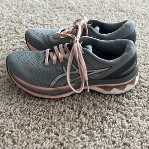 Good used condition size 6.5M ASIC Gel Kayano 27 sneakers